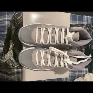 Air Jordan 11 cool gray.